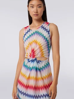 Caftan court avec encolure chiffon et imprimé à zig zag