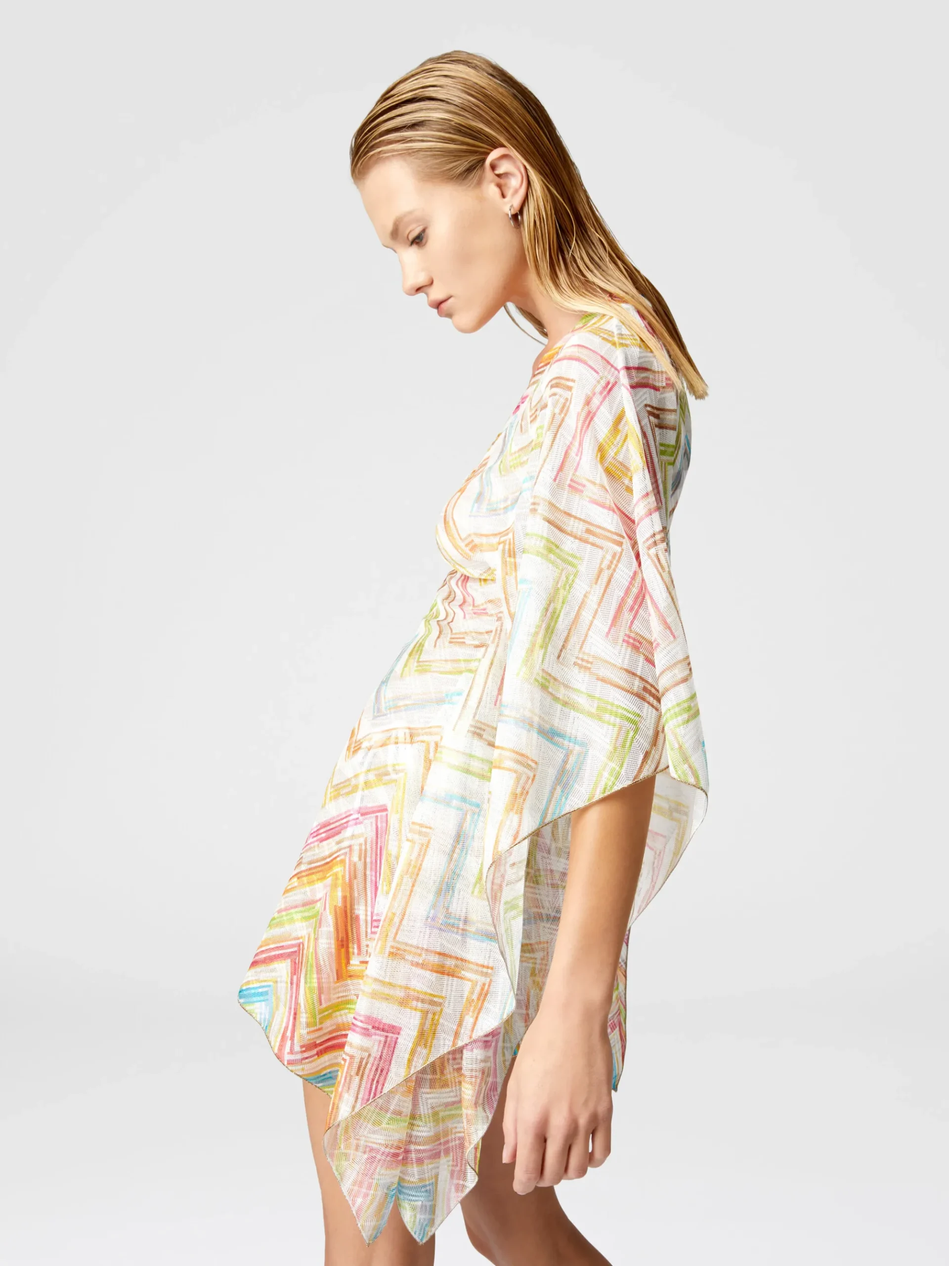 Caftan court couvert en tulle imprimé