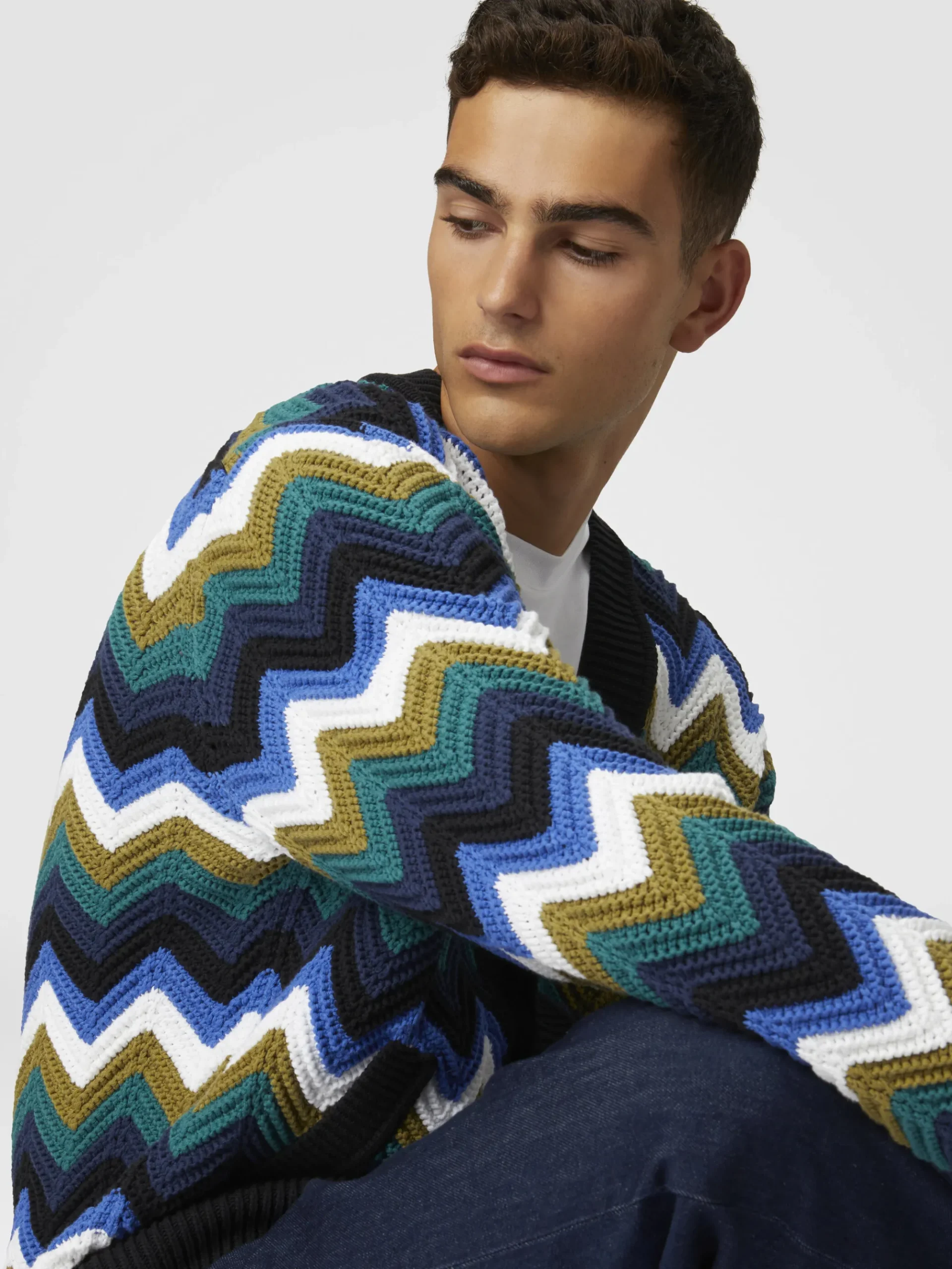 Cardigan en maille à chevrons avec poches et passepoil contrasté