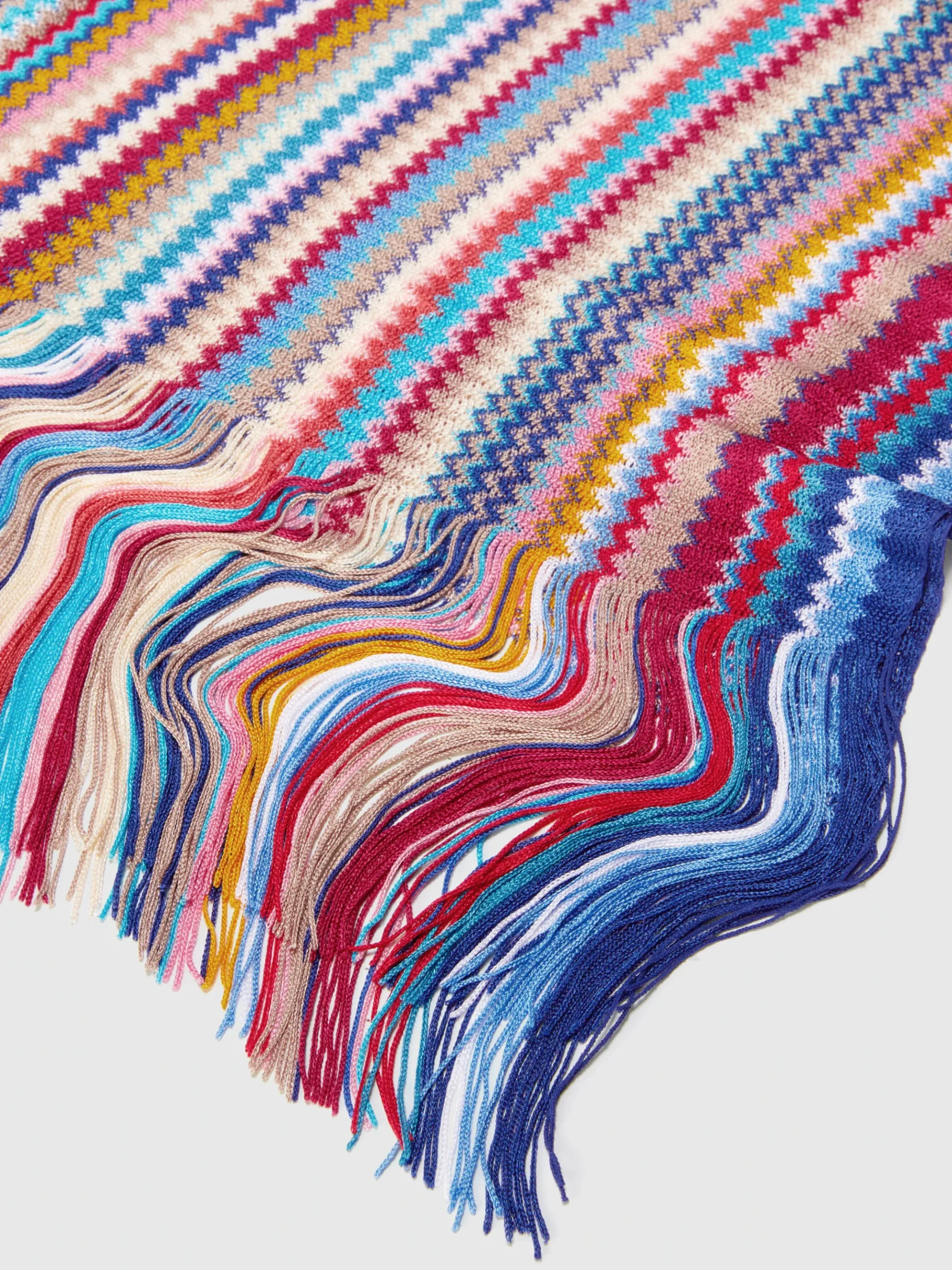 Écharpe en 100 % viscose avec motif zigzag et franges