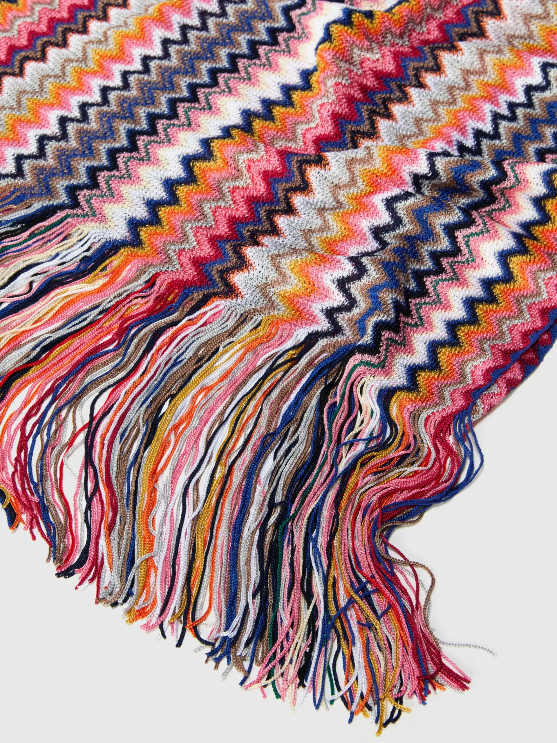 Écharpe en 100 % viscose avec motif chevron et franges