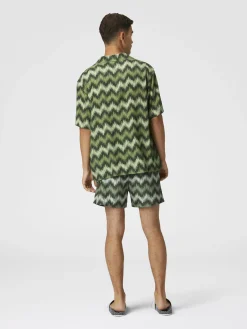 Chemise bowling en viscose zig zag imprimée avec une fréquence perturbée