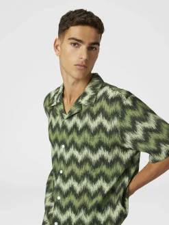 Chemise bowling en viscose zig zag imprimée avec une fréquence perturbée