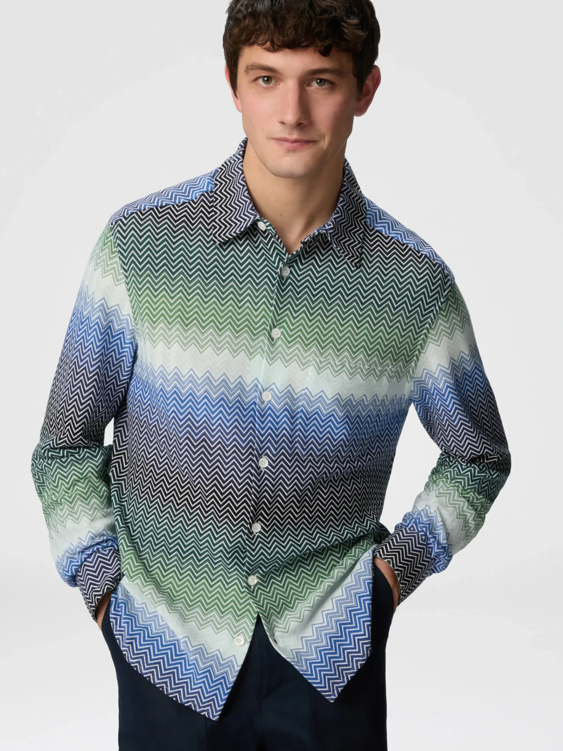 Chemise en maille de coton zig zag dégradée avec poche poitrine