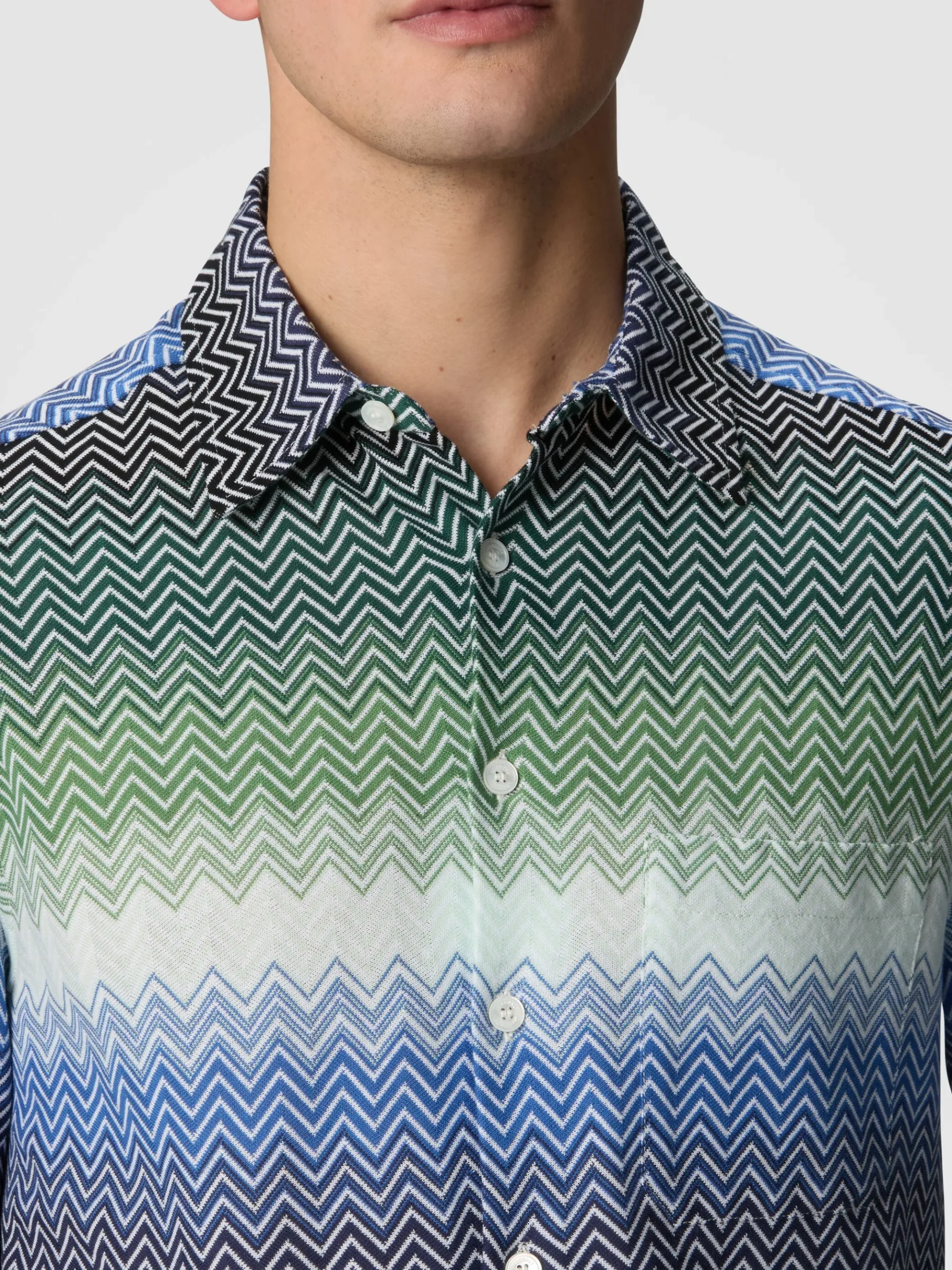 Chemise en maille de coton zig zag dégradée avec poche poitrine