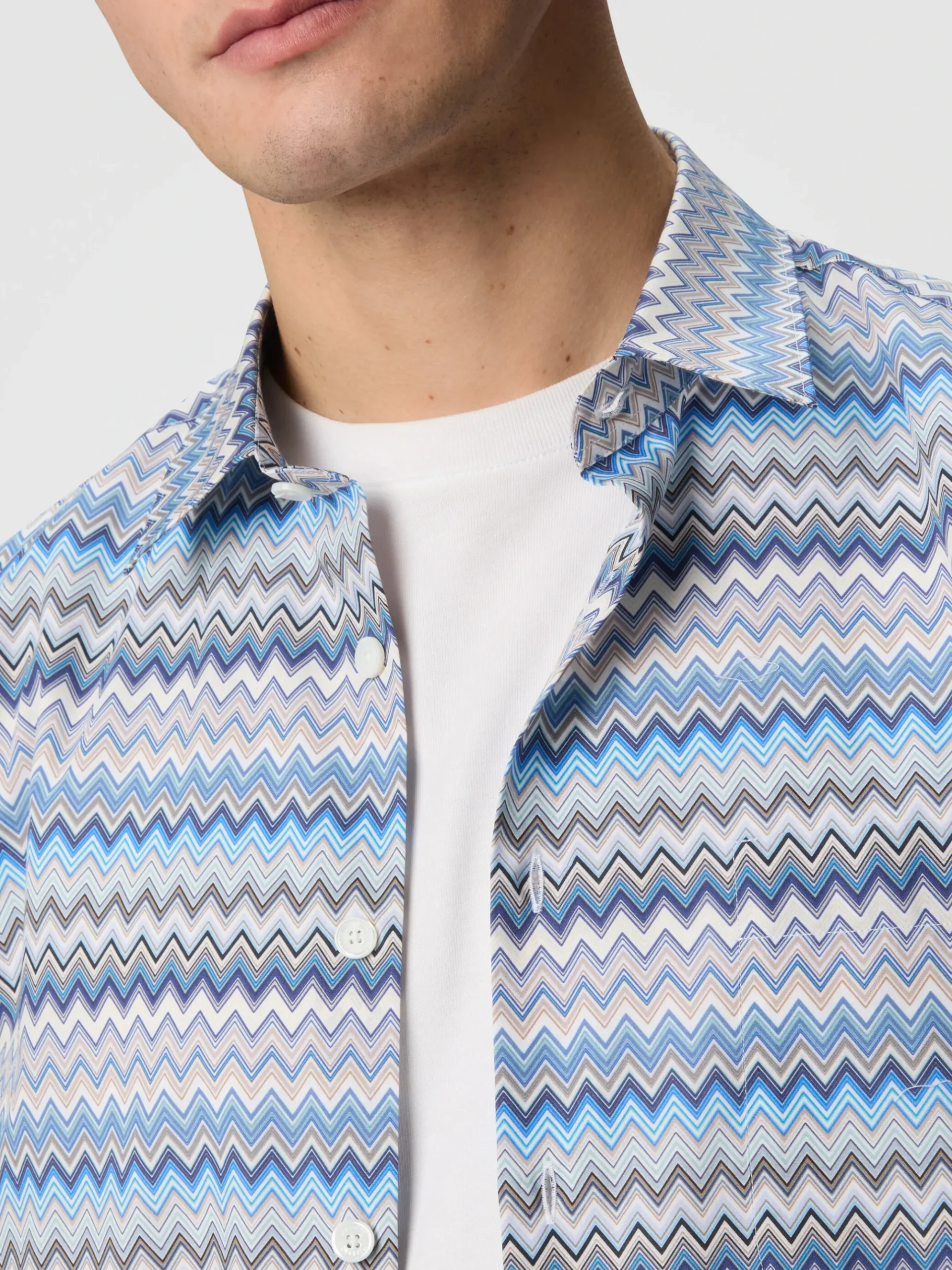 Chemise en popeline de coton zig zag avec poche poitrine