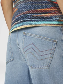 Cinq poches en jean avec broderie en zigzag