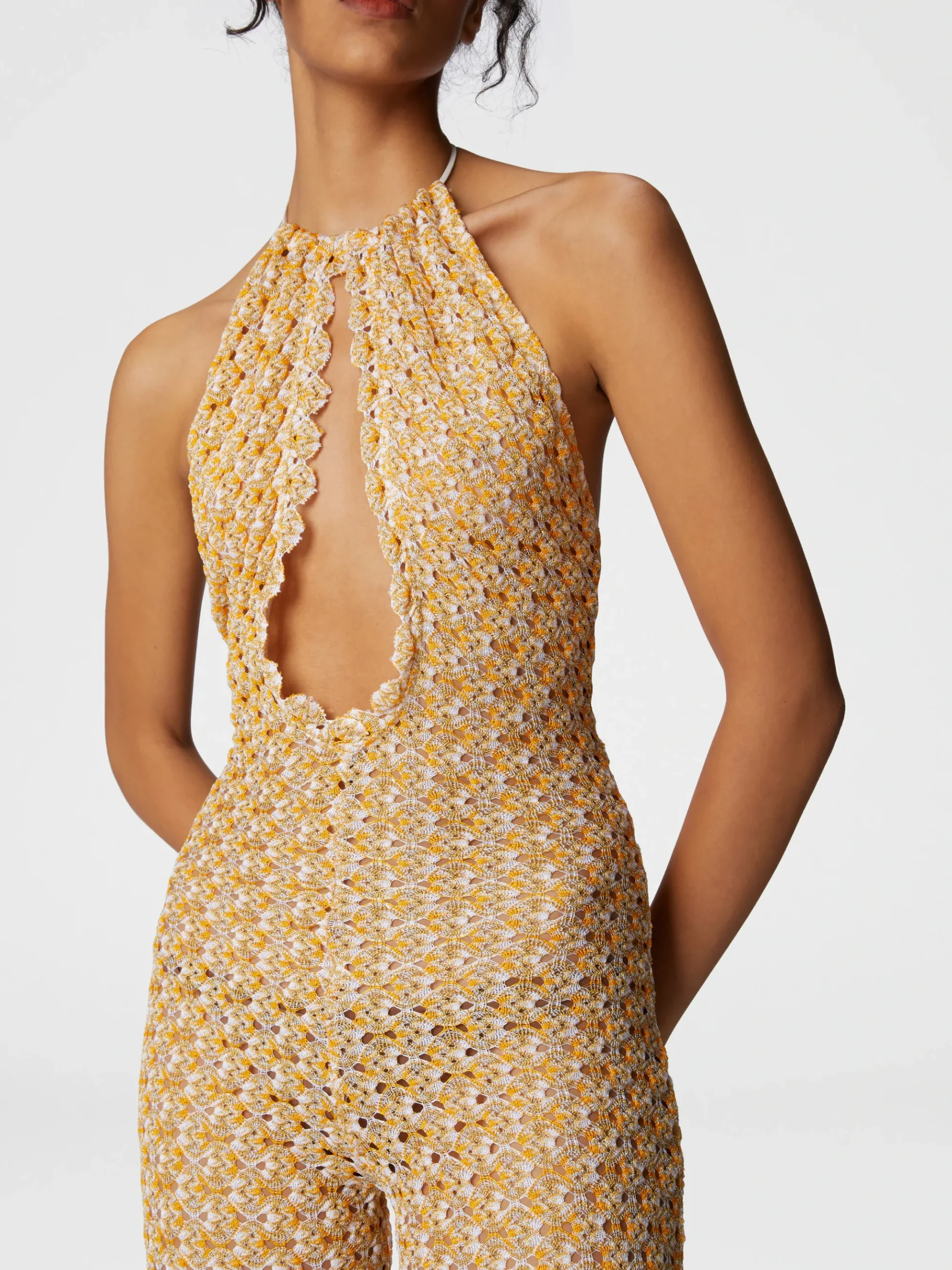 Combinaison longue avec décolleté goutte d'eau et détail cut-out