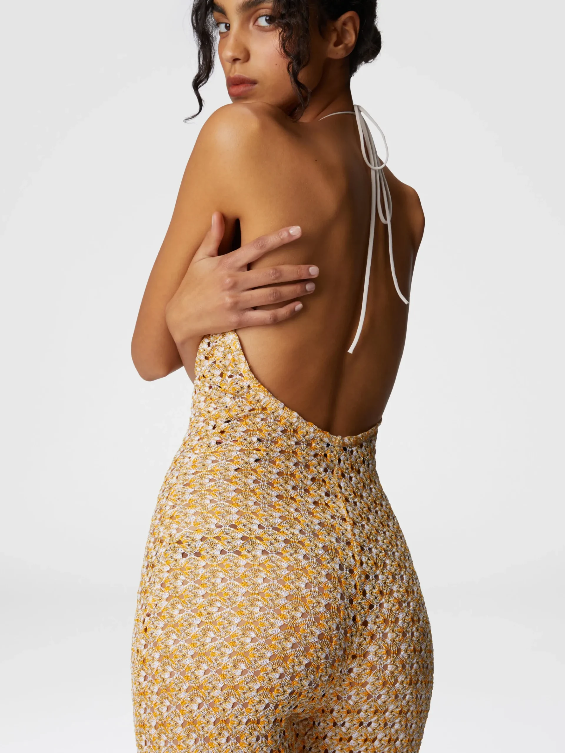 Combinaison longue avec décolleté goutte d'eau et détail cut-out