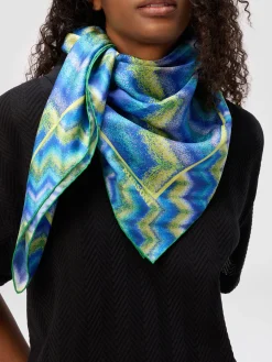 Echarpe 100% soie avec imprimé zigzag et logo