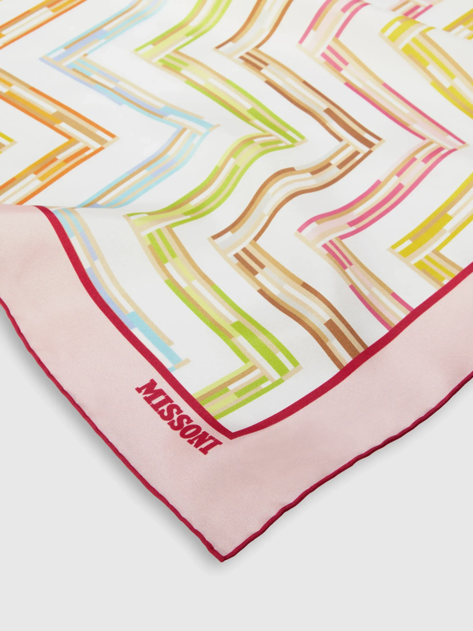 Foulard en 100 % soie avec motif zigzag et bord imprimé