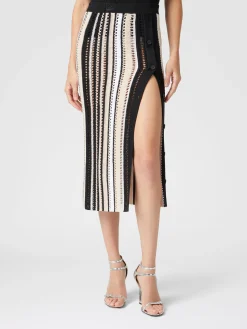 Jupe midi rayée en crochet avec boutonnage sur le côté