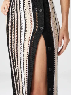 Jupe midi rayée en crochet avec boutonnage sur le côté