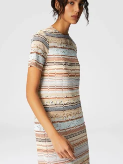 Mini-robe à manches courtes avec zig zag lamé grec