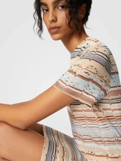 Mini-robe à manches courtes avec zig zag lamé grec