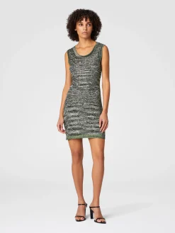 Mini-robe sans manches en maille flammée à sequins