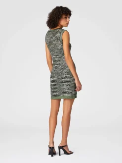 Mini-robe sans manches en maille flammée à sequins