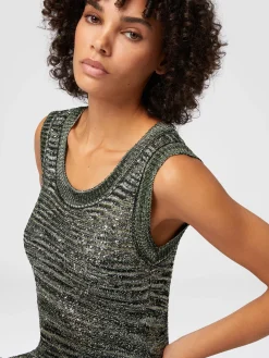 Mini-robe sans manches en maille flammée à sequins