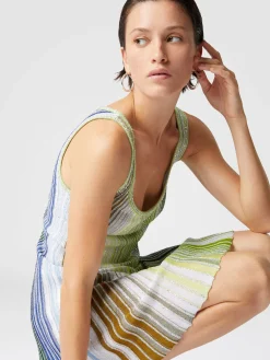 Mini-robe évasée rayée à sequins