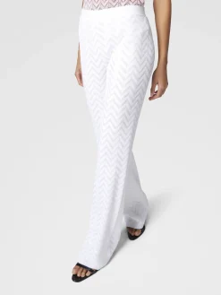 Pantalon droit à motif chevrons ton sur ton