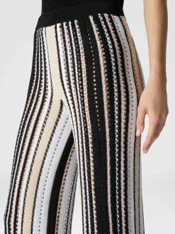 Pantalon droit en crochet rayé