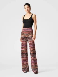 Pantalon droit en viscose lamée embossée motif vagues