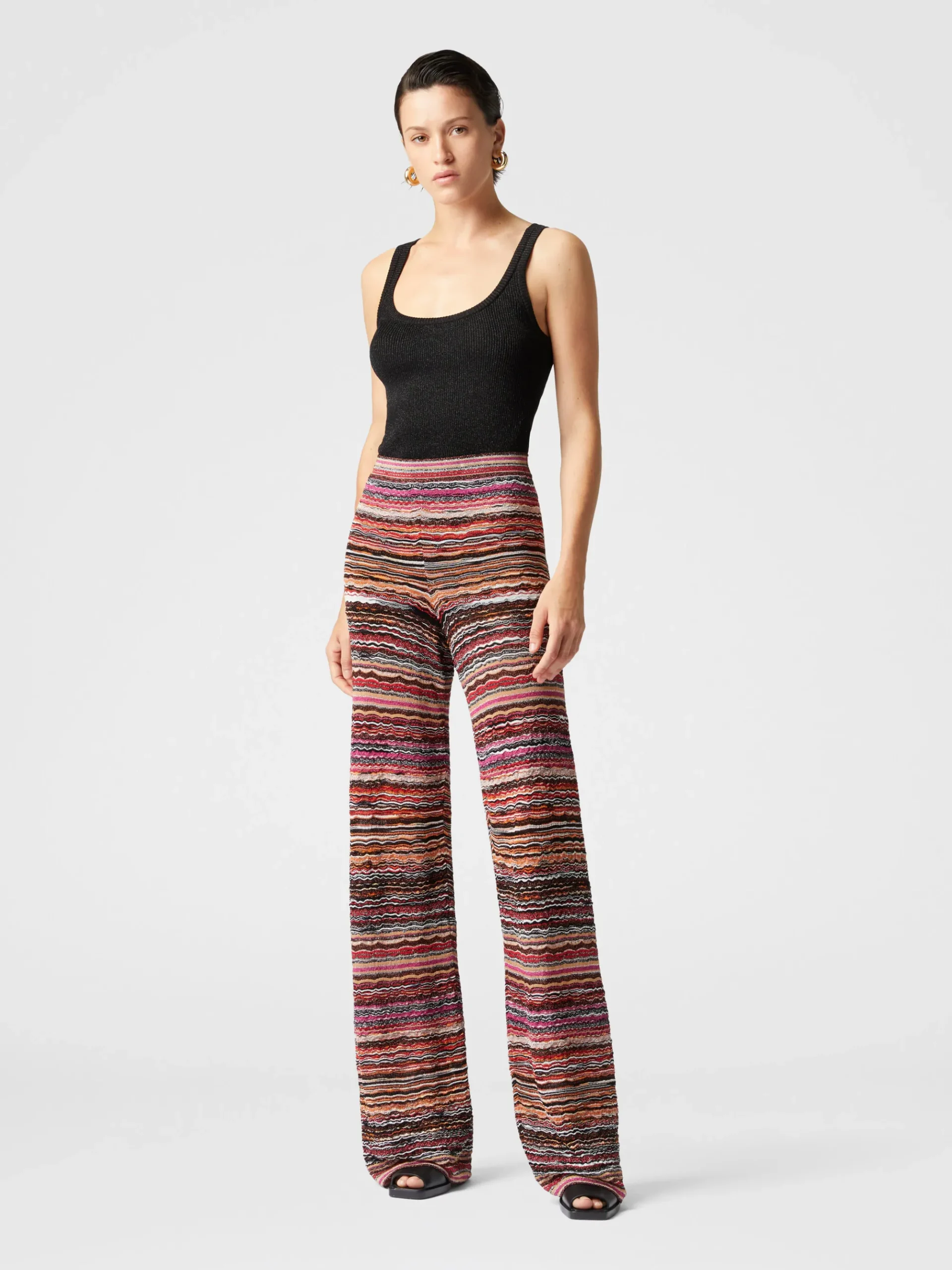 Pantalon droit en viscose lamée embossée motif vagues