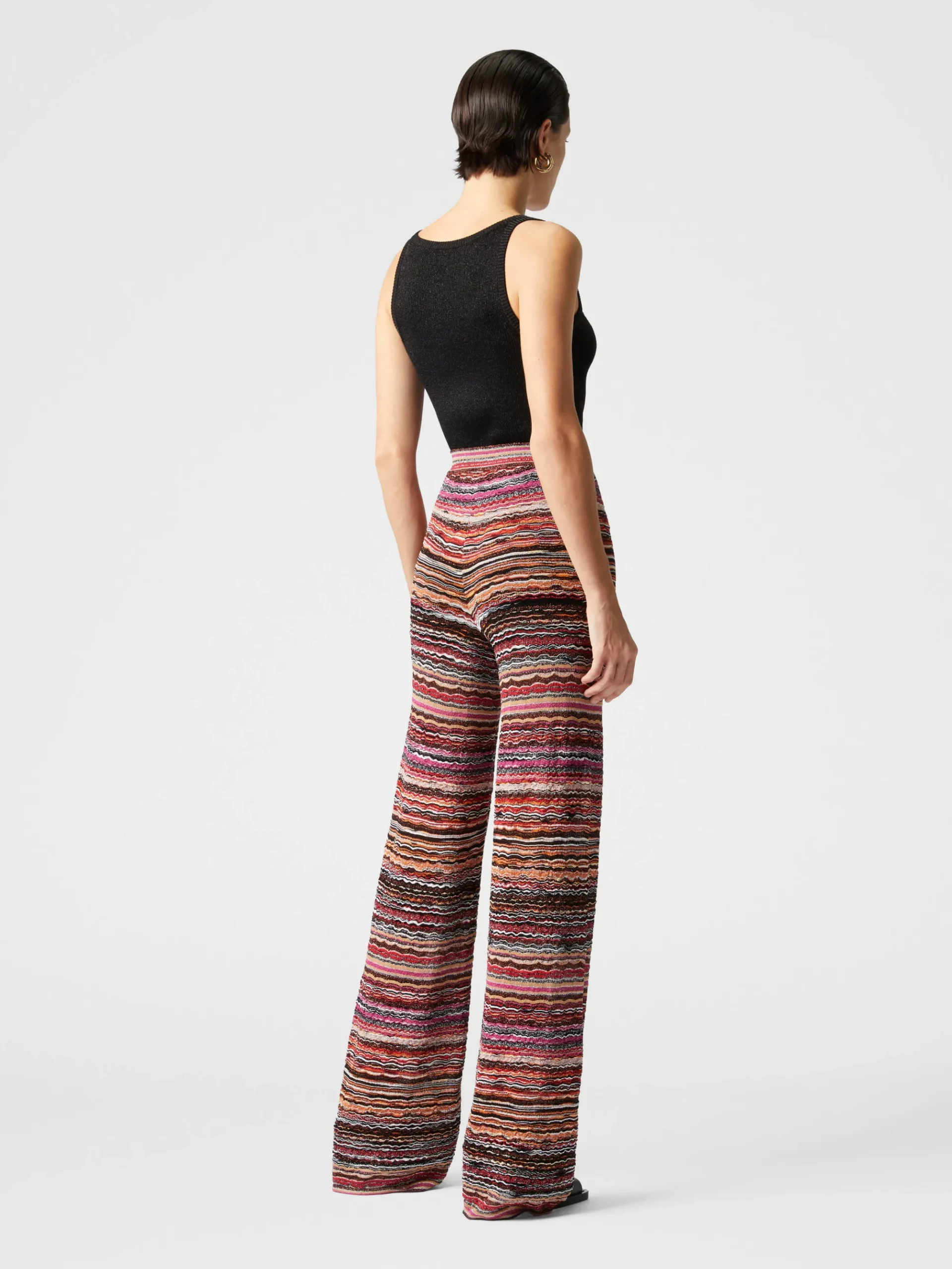 Pantalon droit en viscose lamée embossée motif vagues