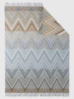 Plaid Plume 130x190 cm en laine mélangée à chevrons avec franges