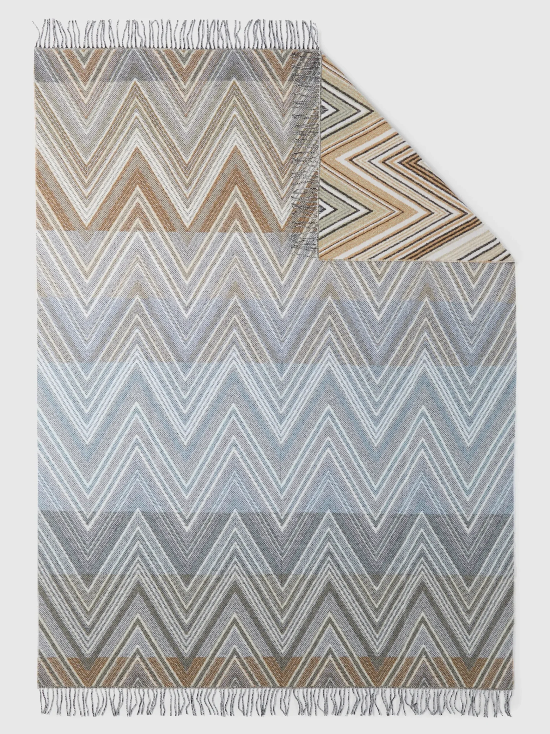 Plaid Plume 130x190 cm en laine mélangée à chevrons avec franges