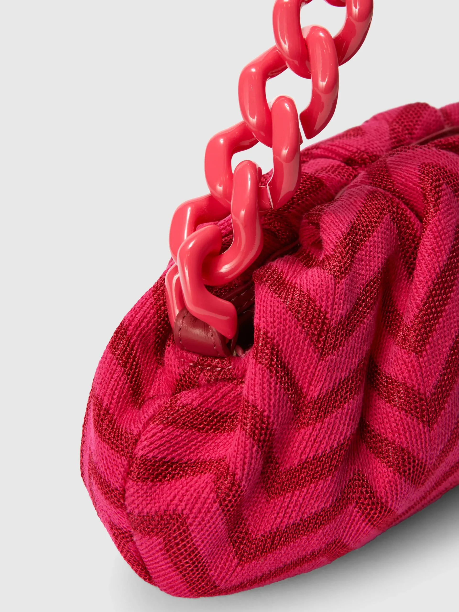 Pochette en mélange de coton zig zag avec bandoulière en chaîne