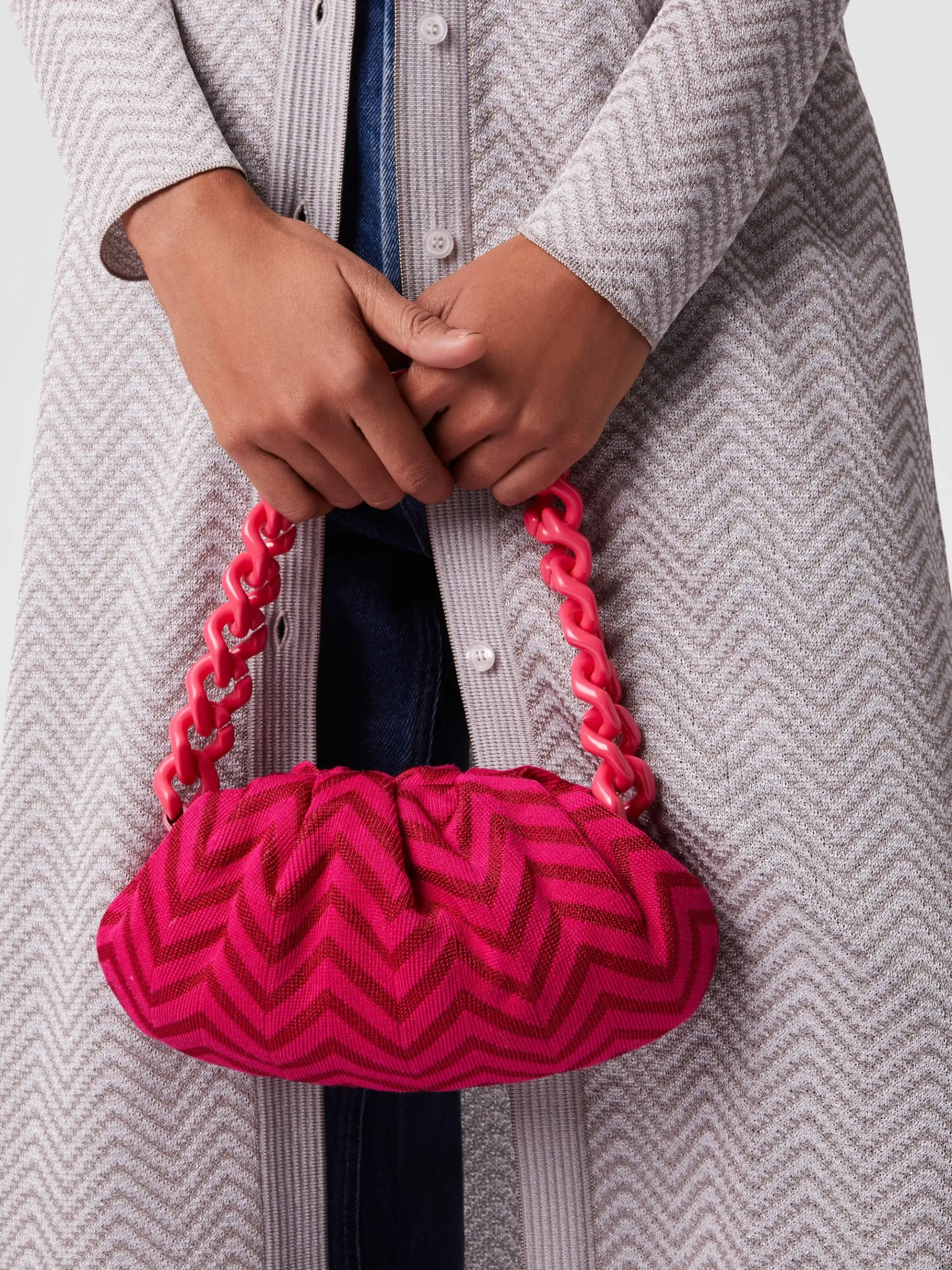 Pochette en mélange de coton zig zag avec bandoulière en chaîne