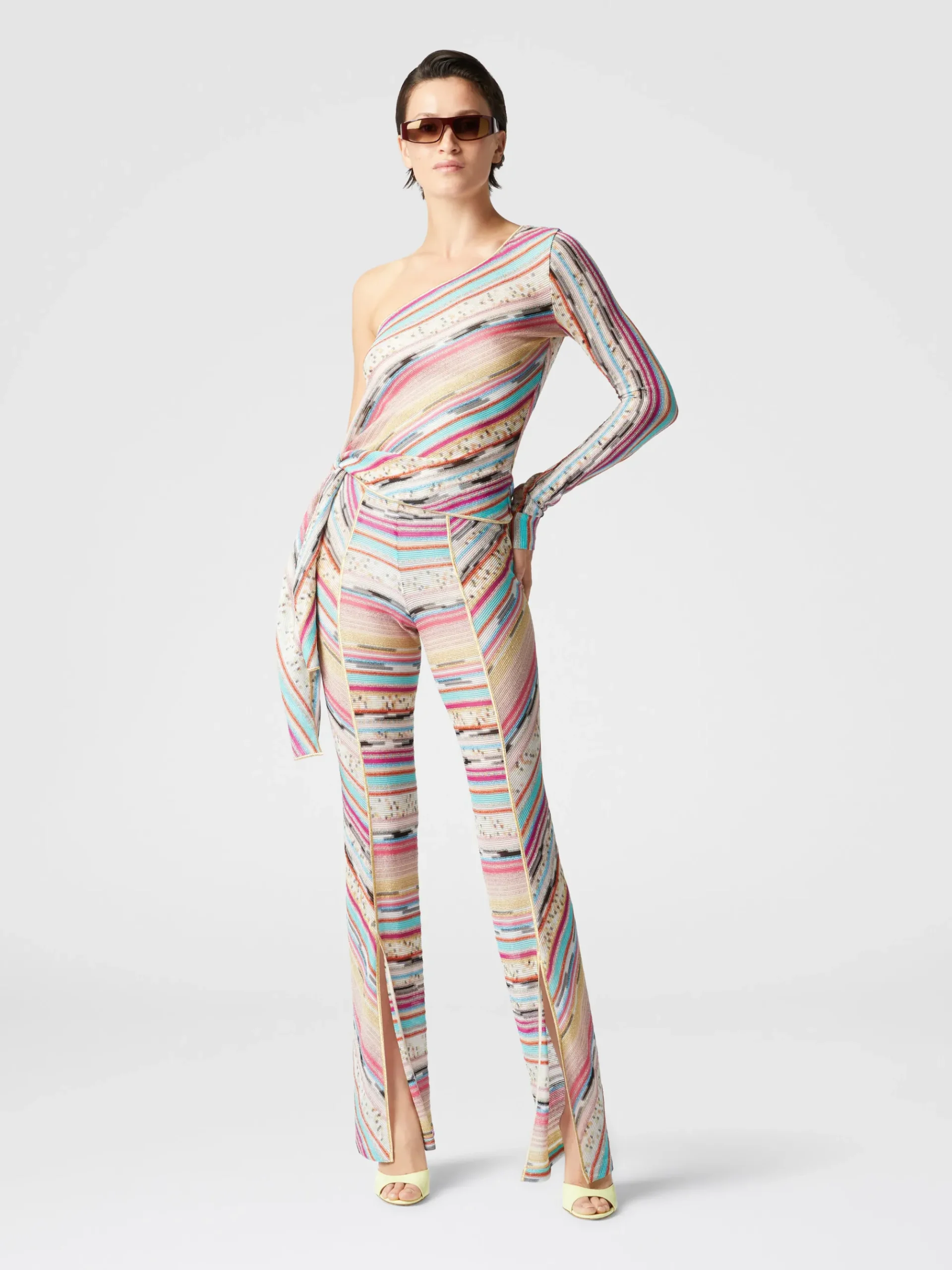 Pull asymétrique noué sur le côté en viscose lamée flammée