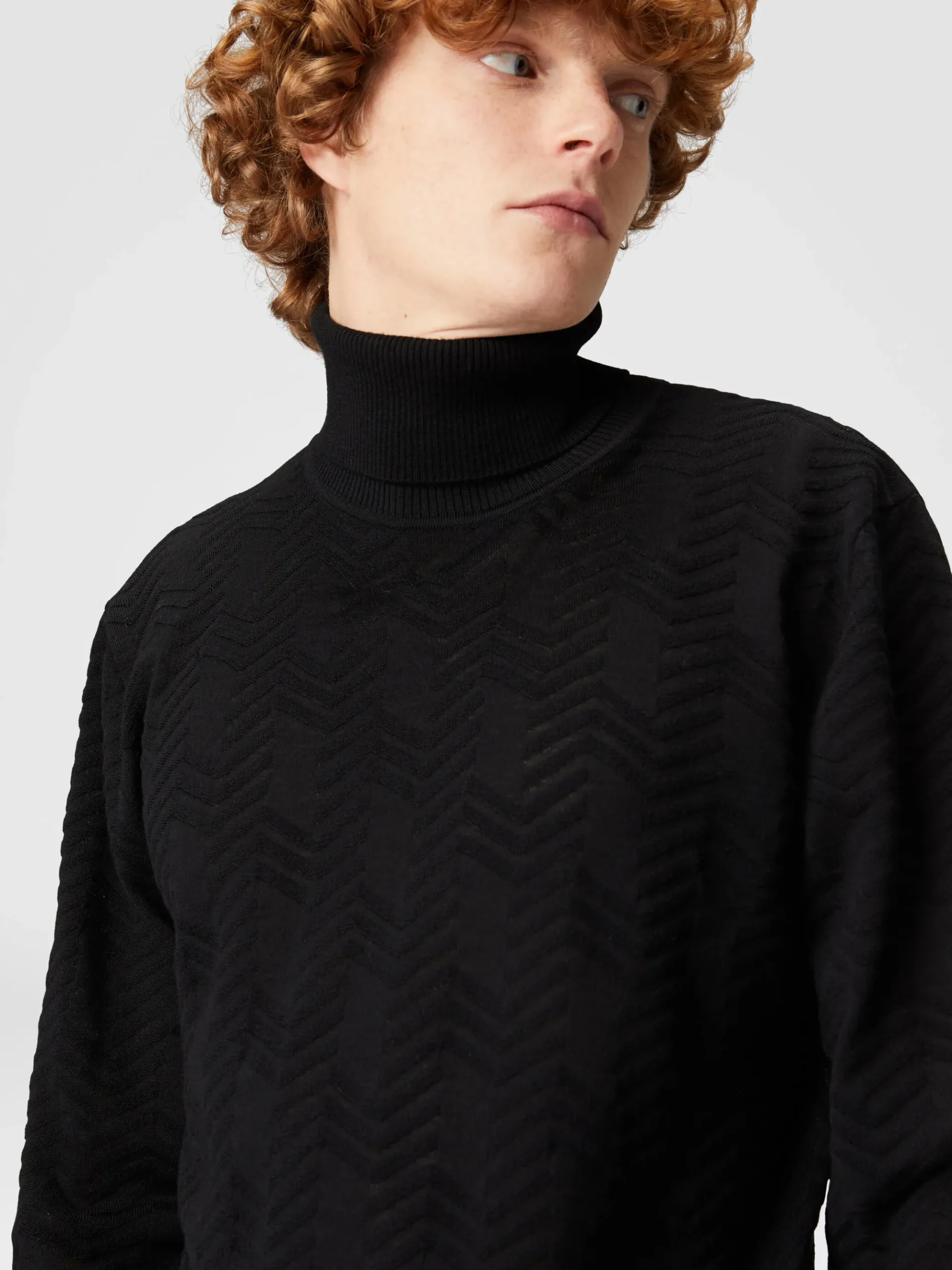 Pull col roulé en laine à chevron ton sur ton