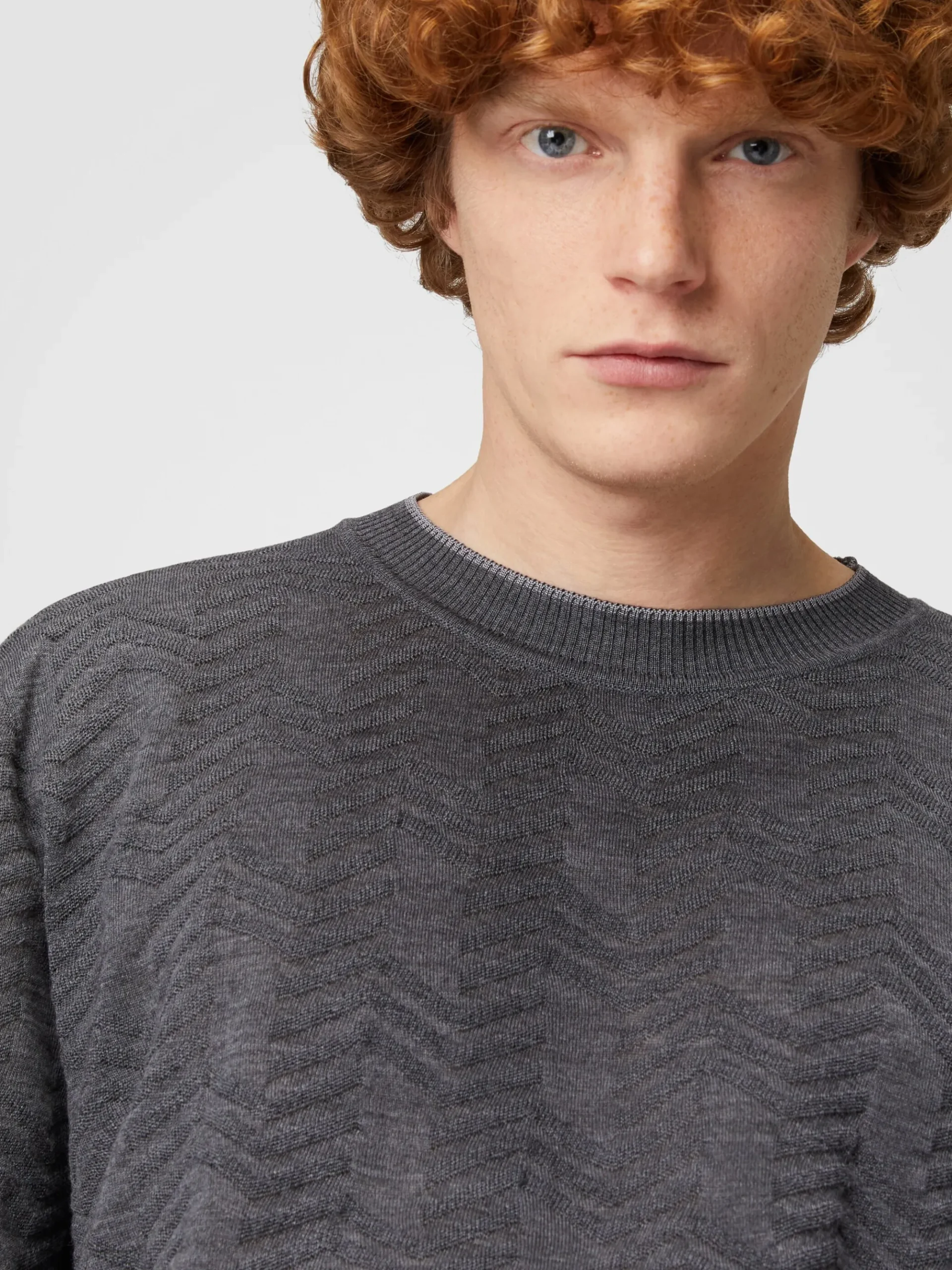 Pull ras du cou en laine avec chevron ton sur ton