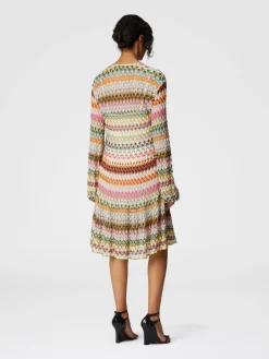 Robe courte à manches longues avec motif zigzag en dentelle