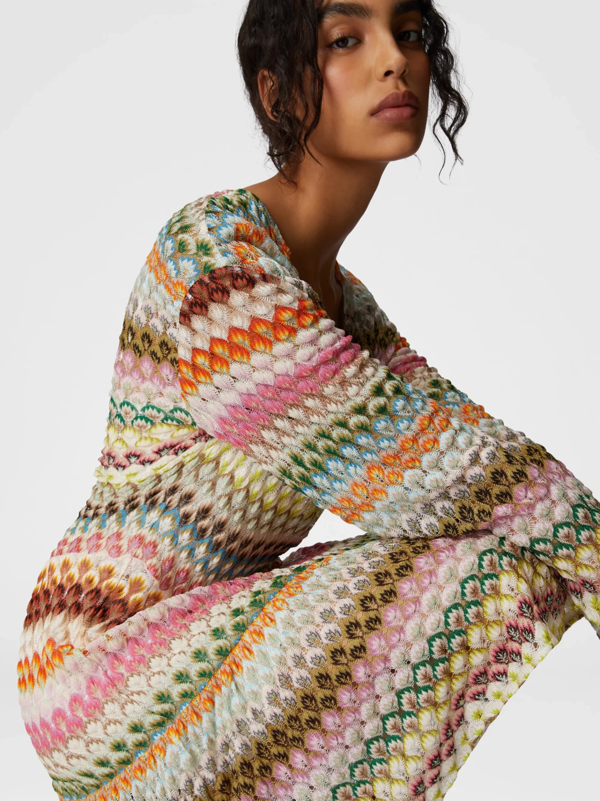 Robe courte à manches longues avec motif zigzag en dentelle