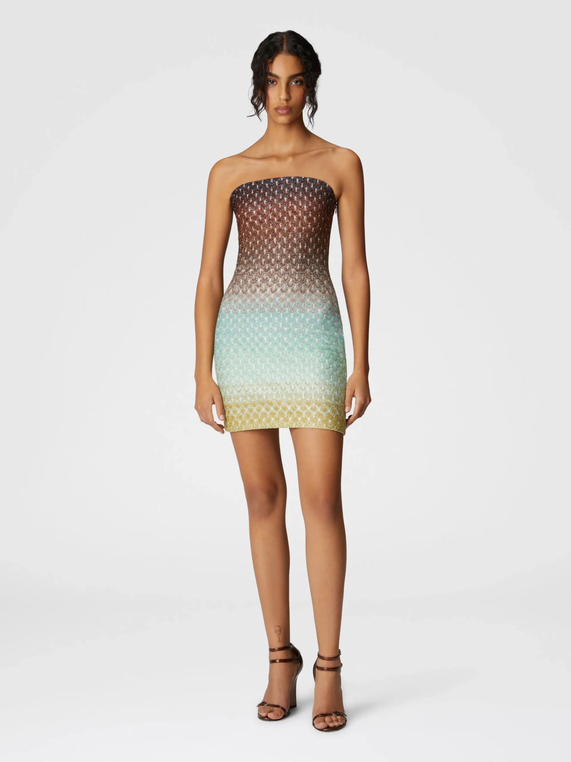 Robe courte sans bretelles en dentelle dégradée