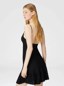 Robe courte sans manches avec jupe à volants en dentelle