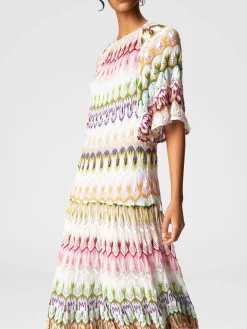 Robe longue à manches courtes avec détails floraux en dentelle