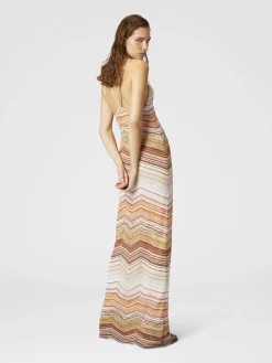 Robe longue en lamé à chevrons avec sequins et dentelle décorative