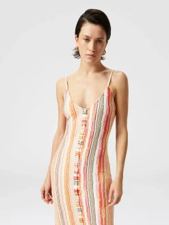 Robe sans manches avec frette en lamé zigzag et patte de boutonnage centrale