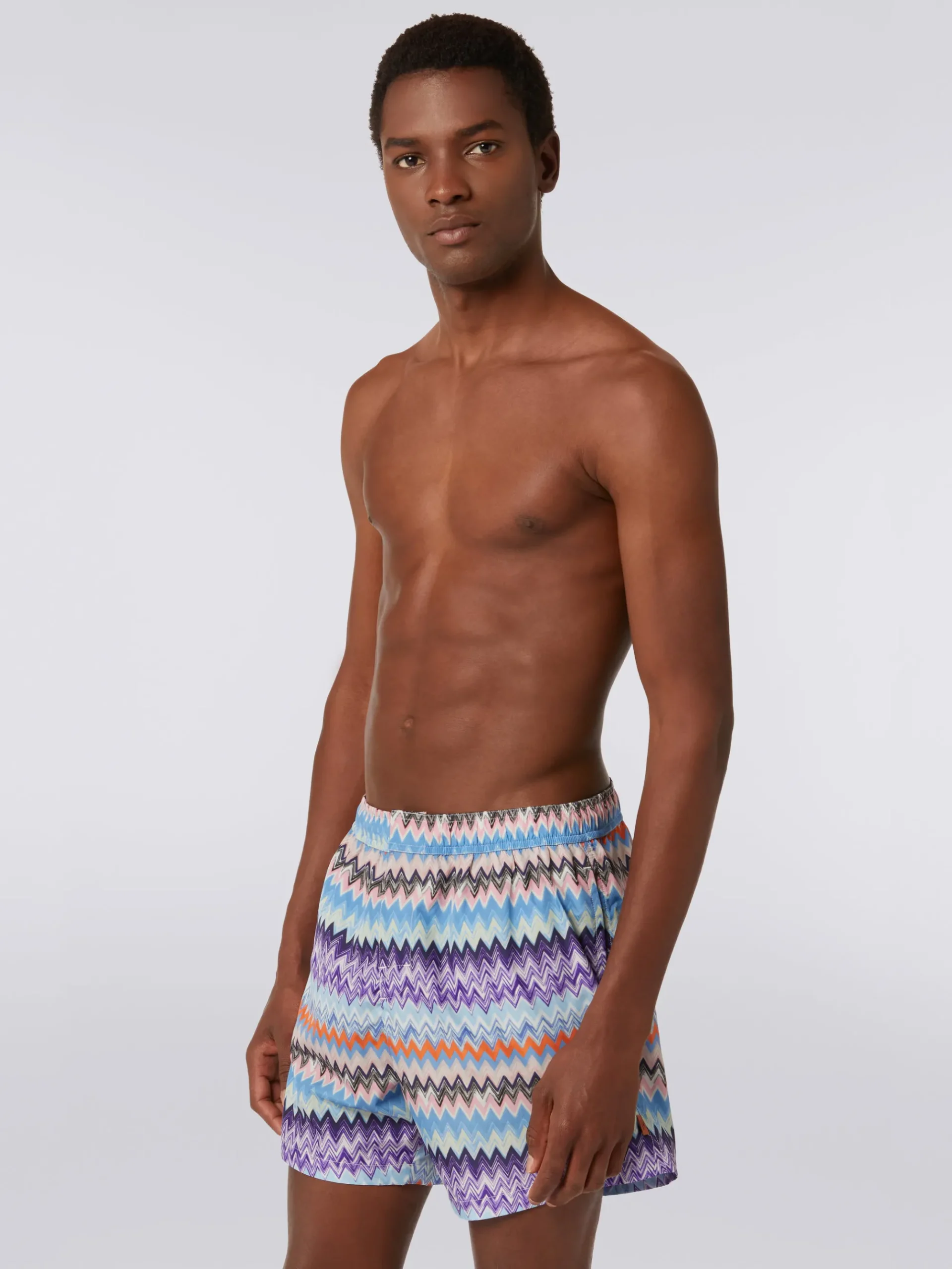 Short de bain en tissu technique à imprimé chevron