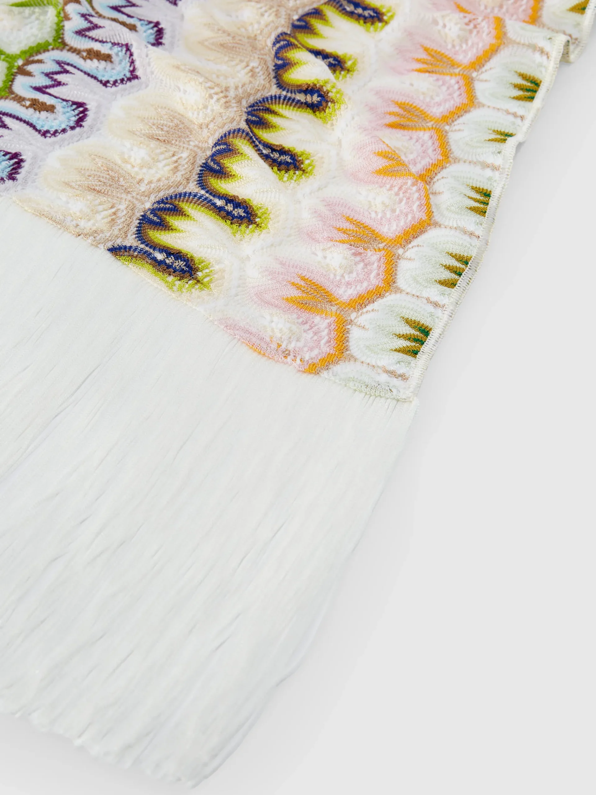 Stola en viscose mélangée avec franges