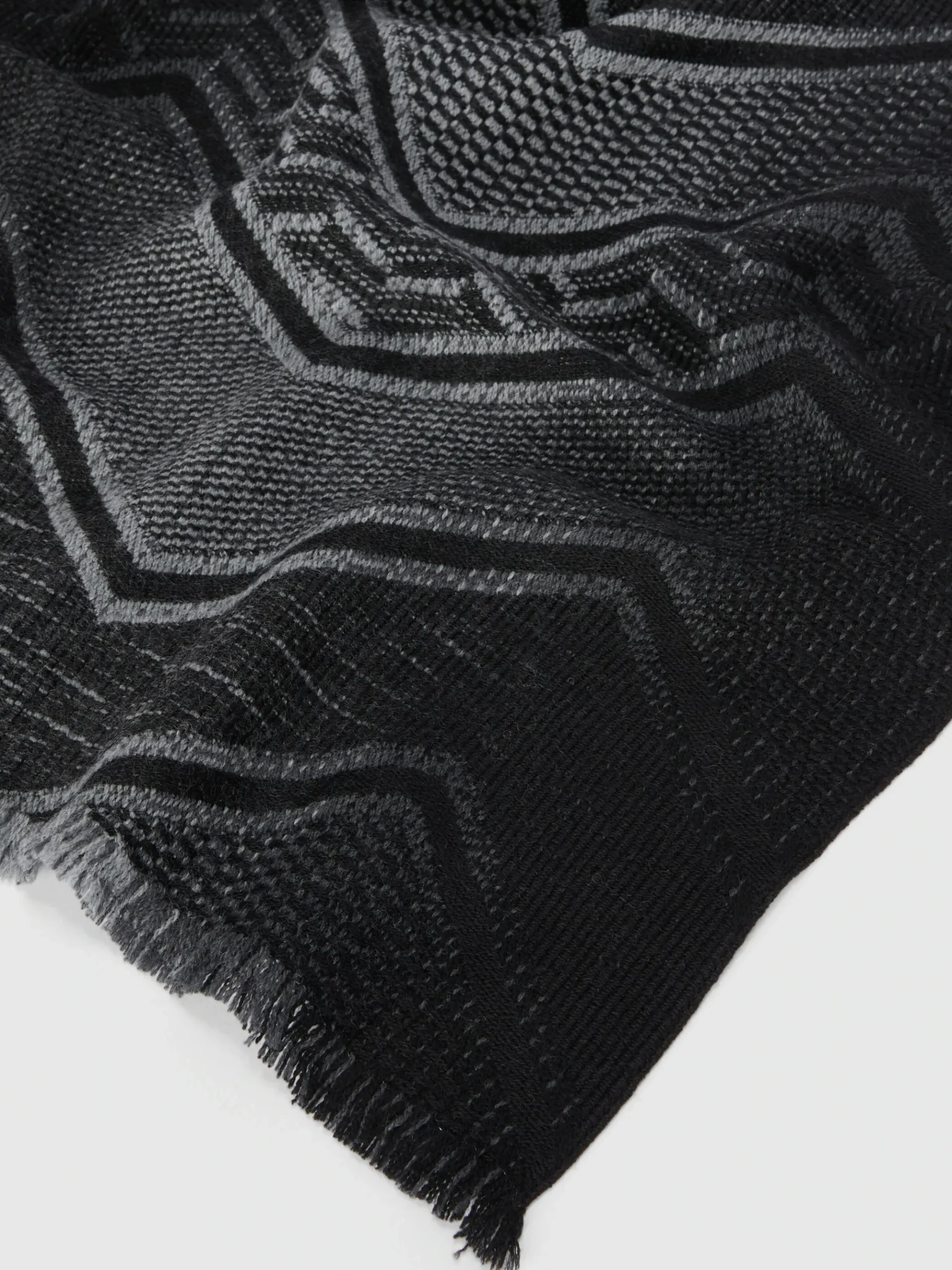 Étole en laine effilochée