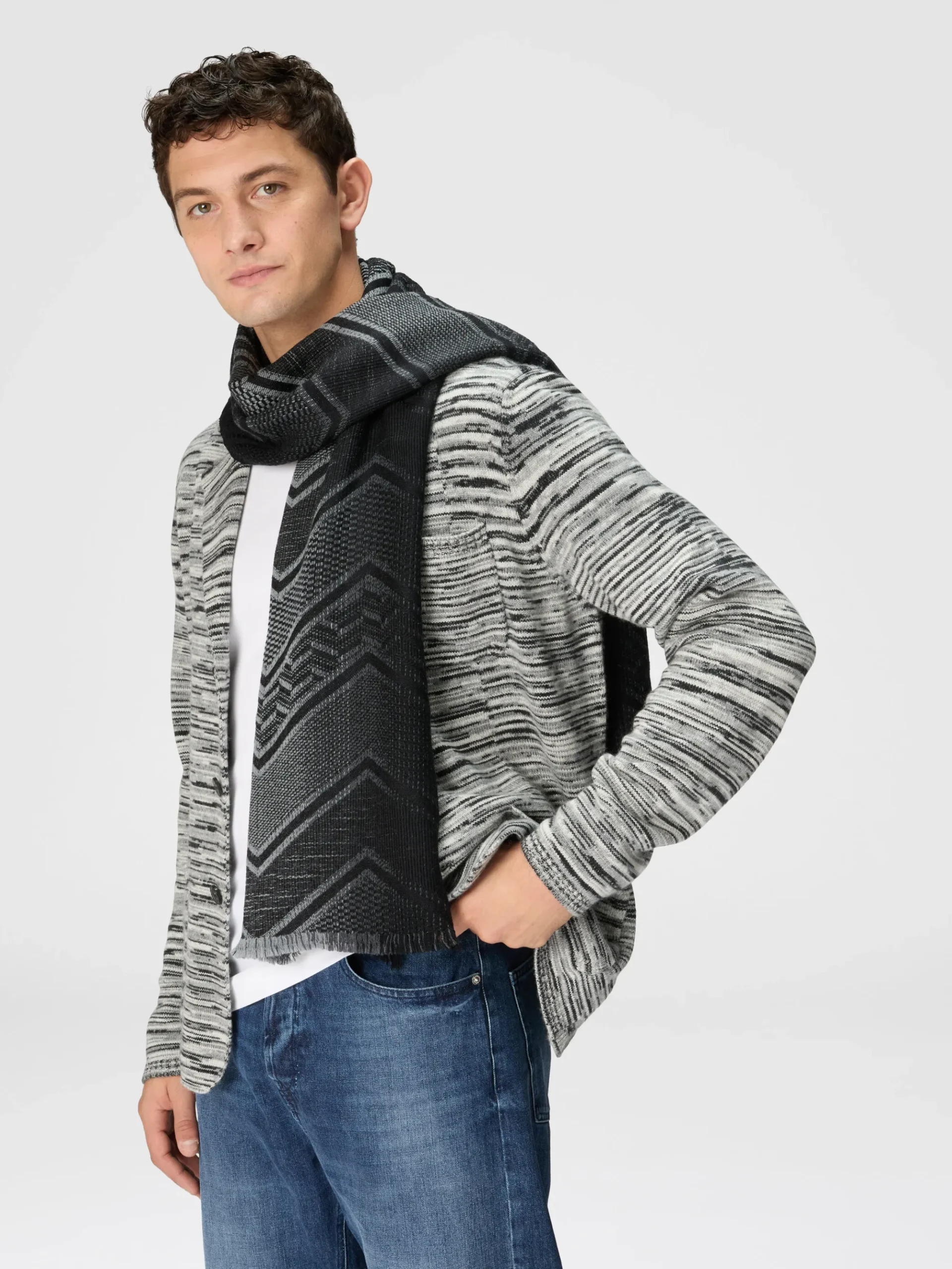 Étole en laine effilochée