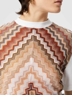 T-shirt à col rond avec empiècement en maille lamée zigzag